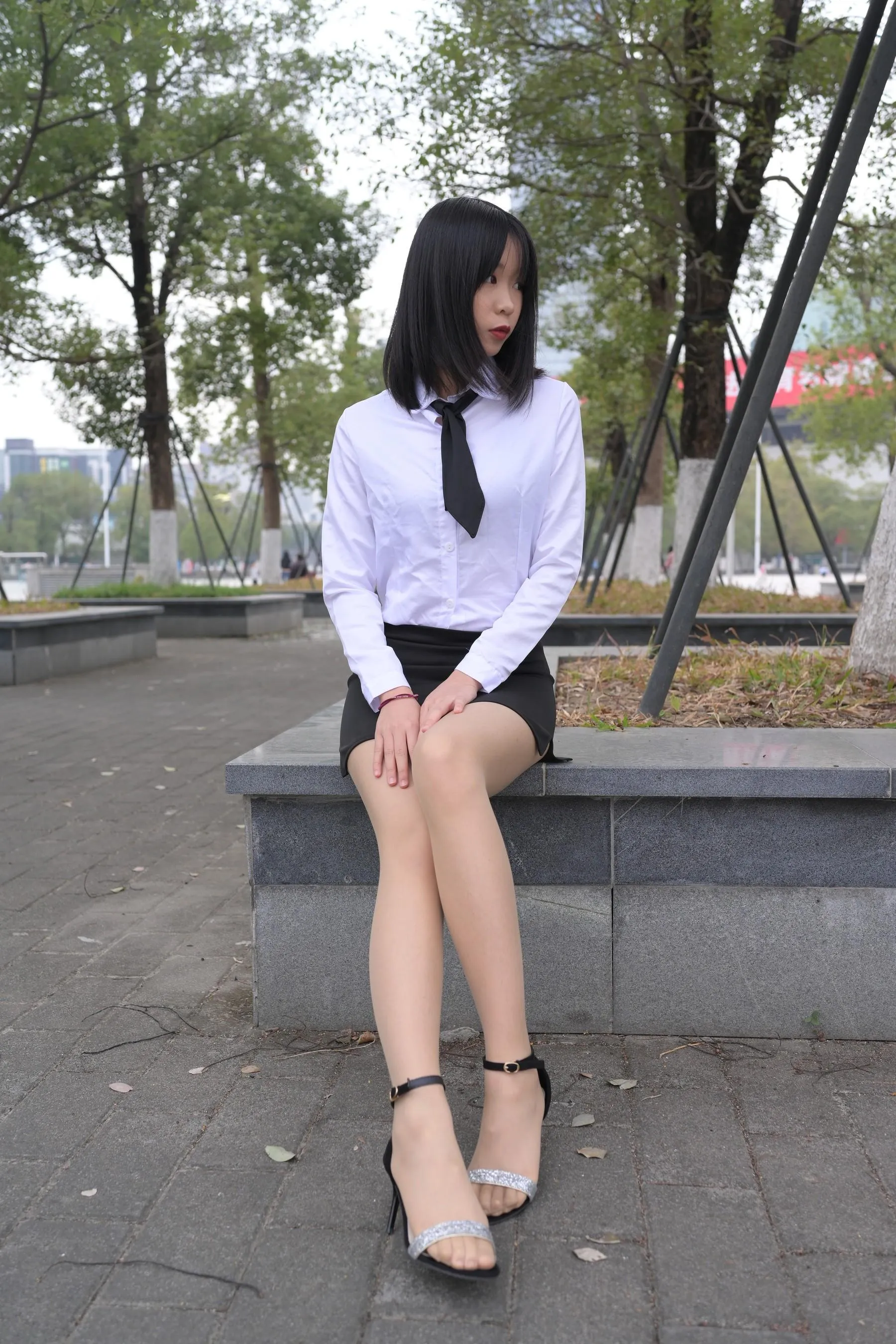 [魔镜街拍] NO.084 程生街拍-商城推销美女长腿肉丝制服 [456P]插图5